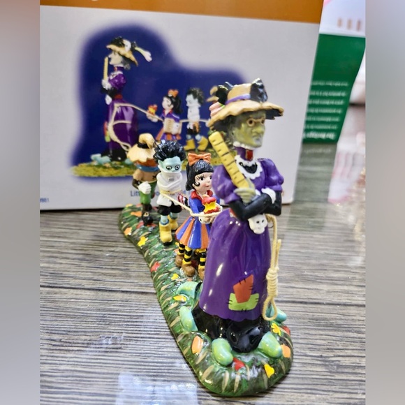 SOLD- Department 56 Little Ghouls' Field Trip - Picture 5 of 8